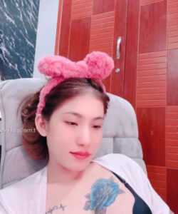 Lên live để khoe cái quần đùi mới mua